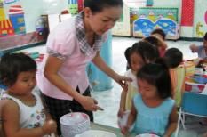 Đằng sau nghề gõ đầu trẻ